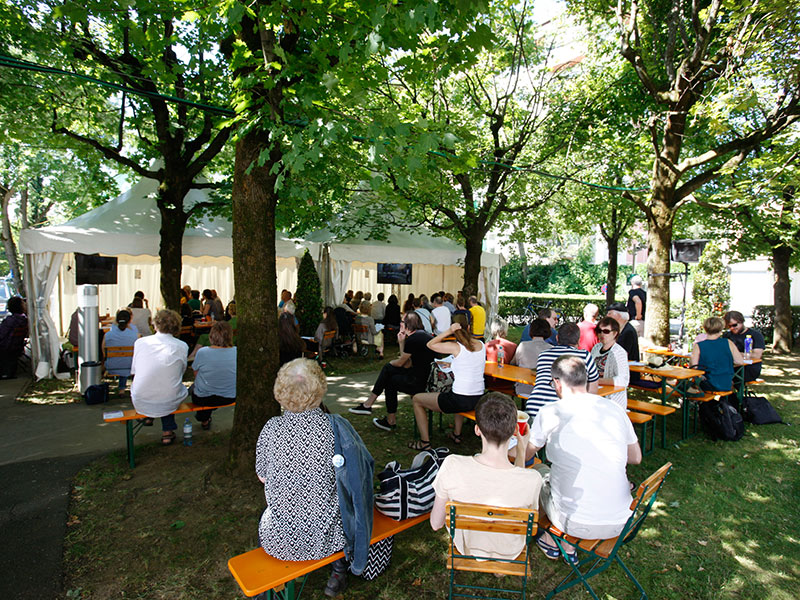Funkhauspark Zuschauer Bachmannpreis Garten